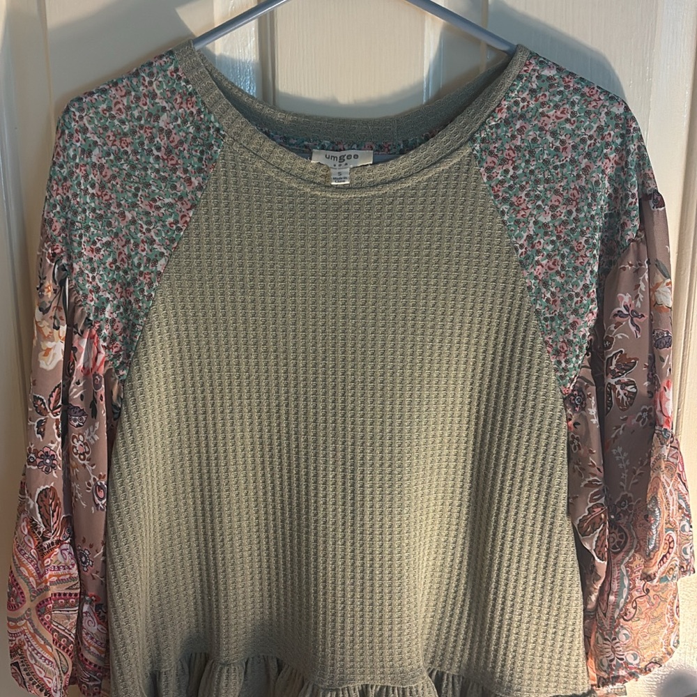 Umgee Green and Pink Floral‎ Sweatshirt